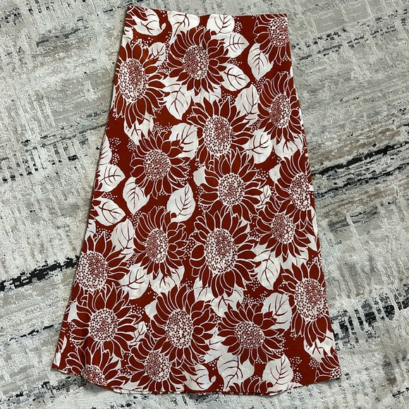 Madewell silk midi slip skirt in sunflower season - Picture 6 of 10